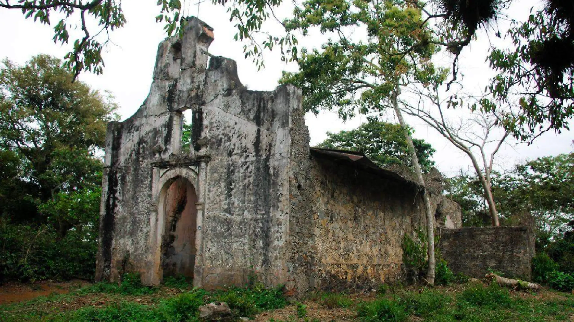 Capilla del Roble Facebook LeonorLopezB